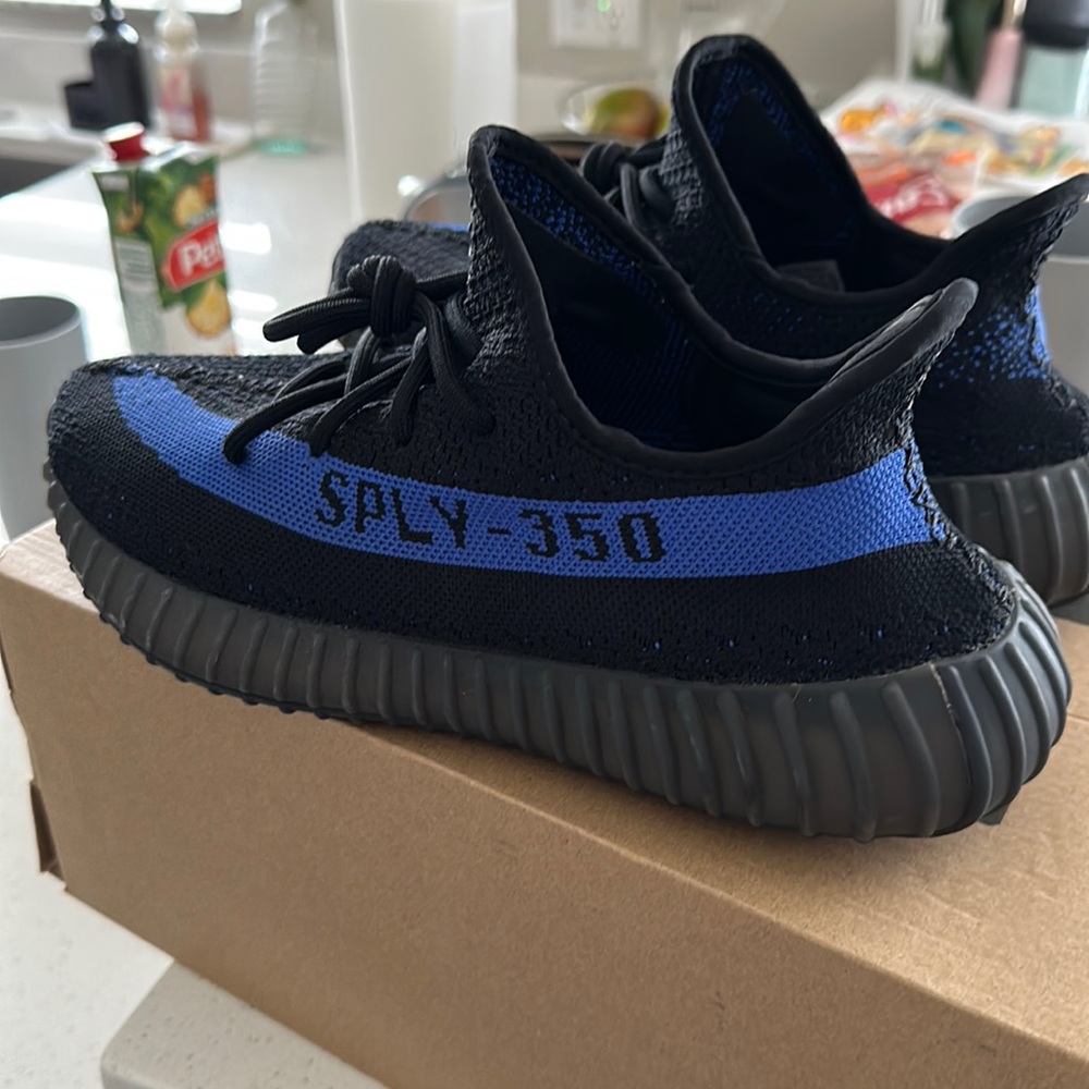 Yeezys 350 V2 size 9